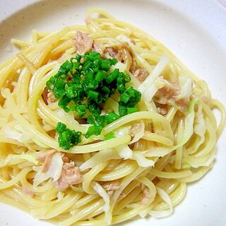 ツナ缶とキャベツのにんにく風味が美味しいパスタ